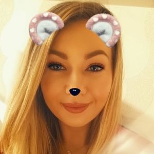 Meet your Posher, Courtney